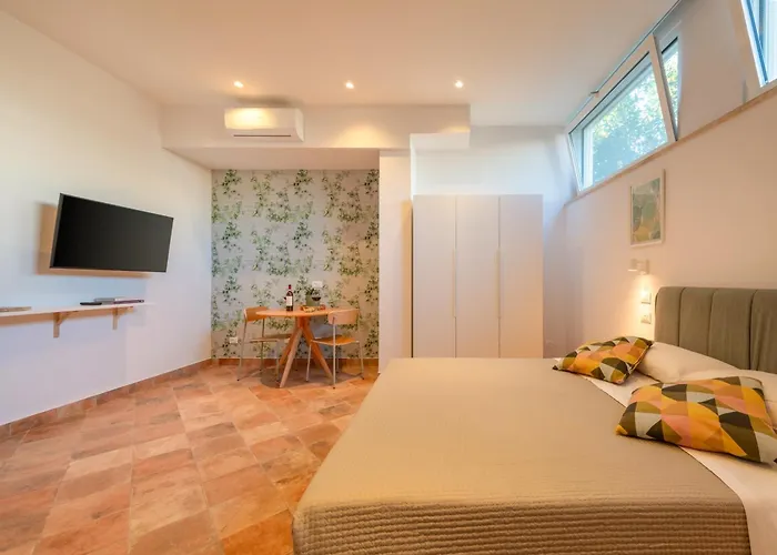 Eleni * سورينتو