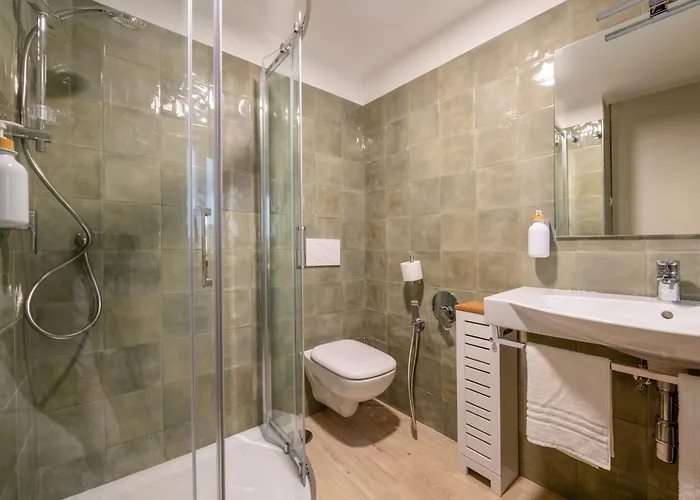 Eleni سورينتو